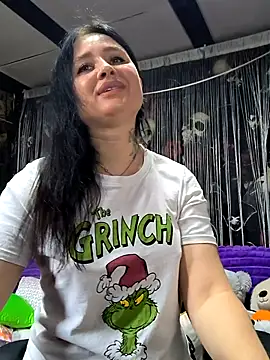 Snapshot of KikiXRed chatting on 04-22-26, 05:21 KikiXRed online show from 04-22-26, 05:21