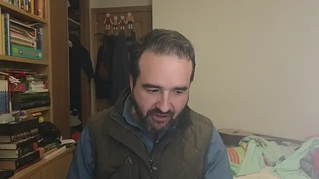 curiosillo83 online show from 12-18-25, 03:29