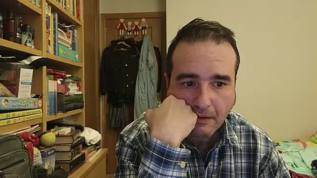 Snapshot of curiosillo83 chatting on 04-28-26, 02:11 curiosillo83 online show from 04-28-26, 02:11