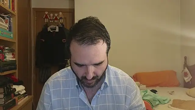 Snapshot of curiosillo83 chatting on 06-12-26, 10:25 curiosillo83 online show from 06-12-26, 10:25