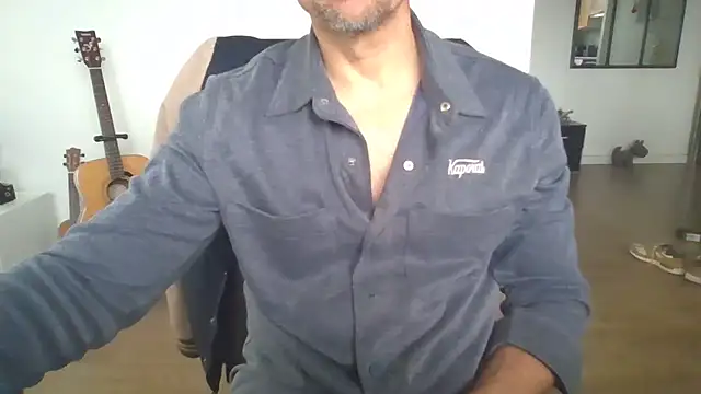 Snapshot of jouet75 chatting on 05-05-26, 02:14 jouet75 online show from 05-05-26, 02:14