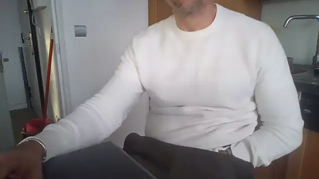 Snapshot of jouet75 chatting on 05-15-26, 06:26 jouet75 online show from 05-15-26, 06:26