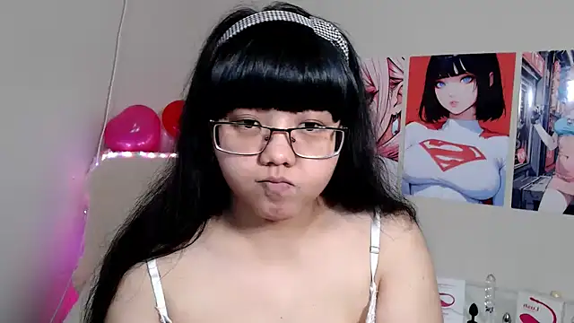 Snapshot of Moertomlly chatting on 02-22-25, 03:23 Moertomlly online show from 02-22-25, 03:23