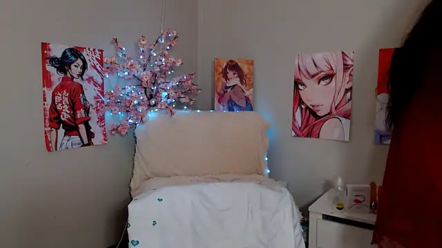 Snapshot of Moertomlly chatting on 10-14-25, 04:35 Moertomlly online show from 10-14-25, 04:35