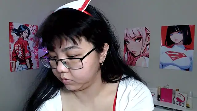 Snapshot of Moertomlly chatting on 10-28-25, 04:27 Moertomlly online show from 10-28-25, 04:27