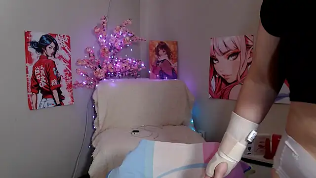 Snapshot of Moertomlly chatting on 11-23-25, 04:01 Moertomlly online show from 11-23-25, 04:01