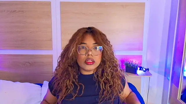 Snapshot of _nickypurple_ chatting on 06-28-26, 02:01 nickypurple online show from 06-28-26, 02:01