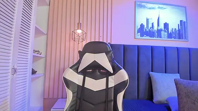 ashlye miller  online show from 11-21-25, 04:00