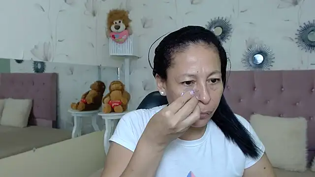 Snapshot of mature_martina chatting on 01-21-25, 09:46 mature martina online show from 01-21-25, 09:46