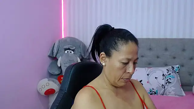 Snapshot of mature_martina chatting on 01-24-25, 04:37 mature martina online show from 01-24-25, 04:37