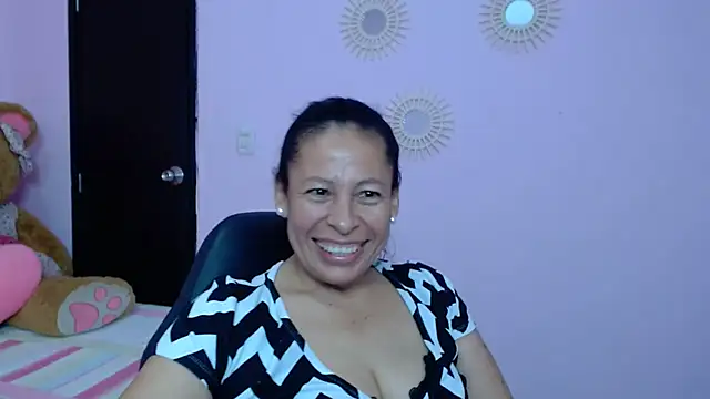 Snapshot of mature_martina chatting on 01-24-25, 10:30 mature martina online show from 01-24-25, 10:30