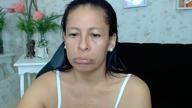 Snapshot of mature_martina chatting on 01-26-25, 05:23 mature martina online show from 01-26-25, 05:23