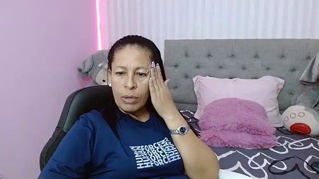 Snapshot of mature_martina chatting on 01-27-25, 10:38 mature martina online show from 01-27-25, 10:38