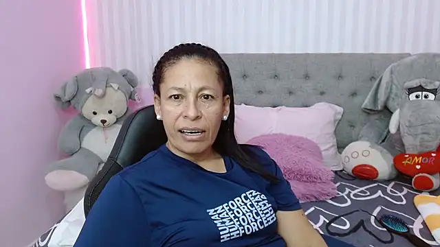 Snapshot of mature_martina chatting on 01-28-25, 01:39 mature martina online show from 01-28-25, 01:39