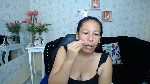 Snapshot of mature_martina chatting on 02-09-25, 05:50 mature martina online show from 02-09-25, 05:50