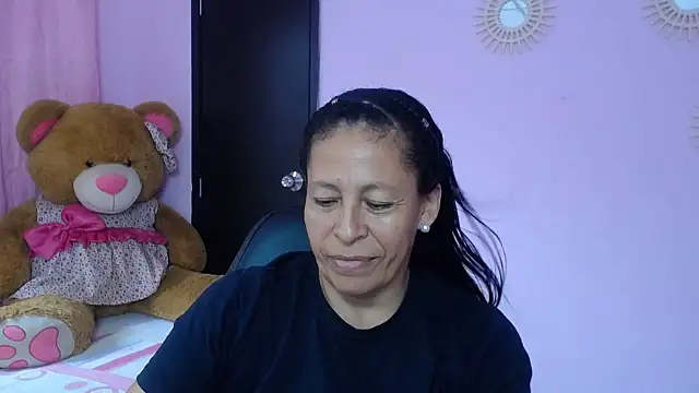 Snapshot of mature_martina chatting on 02-10-25, 07:28 mature martina online show from 02-10-25, 07:28