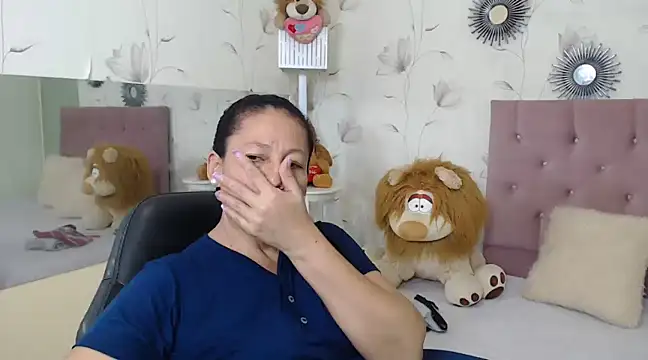 Snapshot of mature_martina chatting on 02-11-25, 06:44 mature martina online show from 02-11-25, 06:44