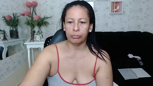 Snapshot of mature_martina chatting on 02-15-25, 08:44 mature martina online show from 02-15-25, 08:44