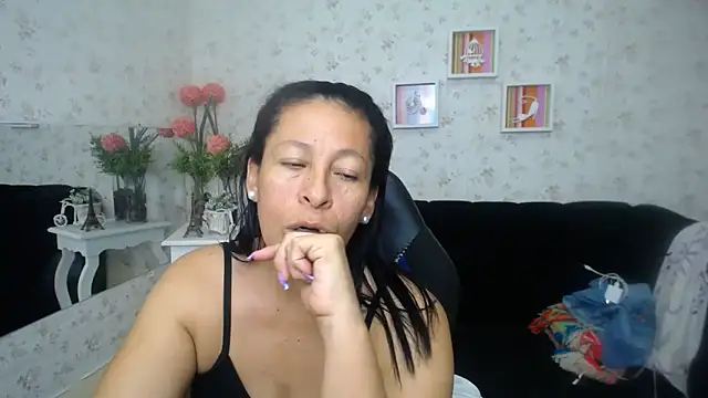 Snapshot of mature_martina chatting on 02-16-25, 08:54 mature martina online show from 02-16-25, 08:54