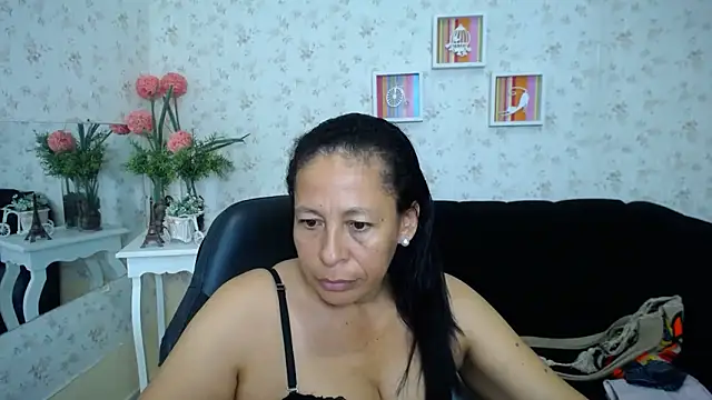Snapshot of mature_martina chatting on 02-18-25, 02:16 mature martina online show from 02-18-25, 02:16