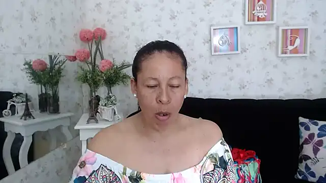 Snapshot of mature_martina chatting on 02-21-25, 06:48 mature martina online show from 02-21-25, 06:48