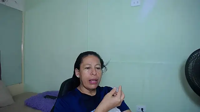Snapshot of mature_martina chatting on 02-25-25, 05:19 mature martina online show from 02-25-25, 05:19