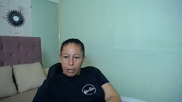 Snapshot of mature_martina chatting on 02-25-25, 10:50 mature martina online show from 02-25-25, 10:50