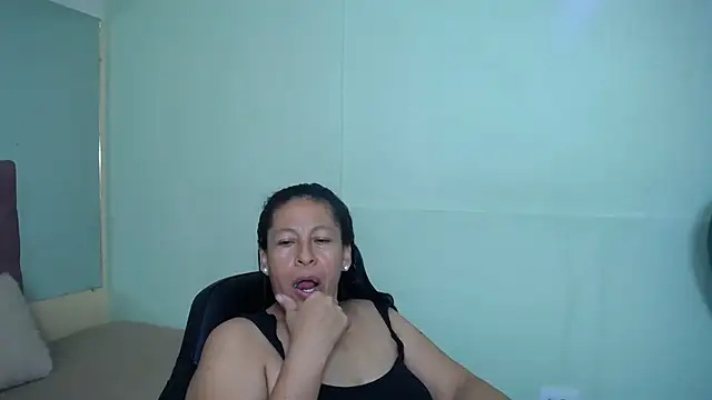 Snapshot of mature_martina chatting on 02-26-25, 02:26 mature martina online show from 02-26-25, 02:26
