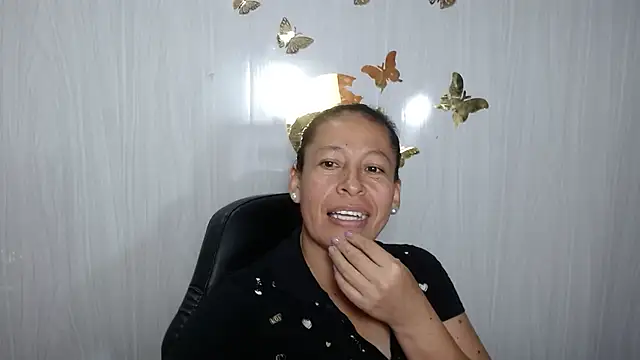 Snapshot of mature_martina chatting on 03-03-25, 01:20 mature martina online show from 03-03-25, 01:20