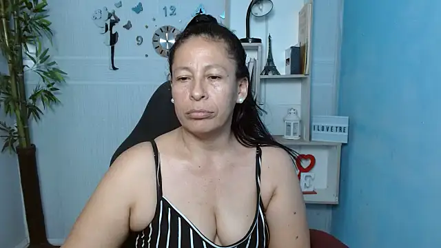 Snapshot of mature_martina chatting on 03-04-25, 11:11 mature martina online show from 03-04-25, 11:11