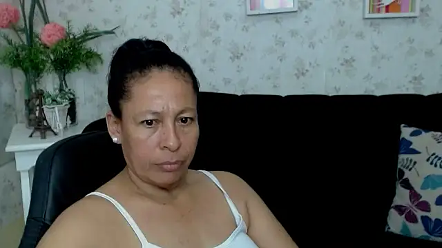 Snapshot of mature_martina chatting on 03-08-25, 04:34 mature martina online show from 03-08-25, 04:34