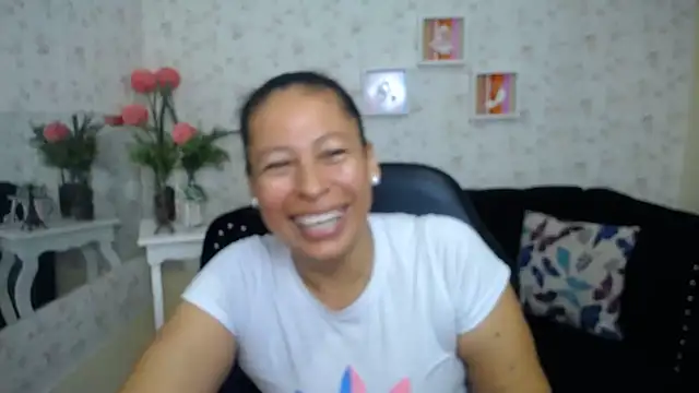 Snapshot of mature_martina chatting on 03-11-25, 11:37 mature martina online show from 03-11-25, 11:37
