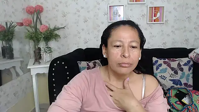Snapshot of mature_martina chatting on 03-13-25, 03:39 mature martina online show from 03-13-25, 03:39