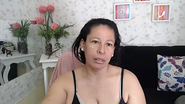 Snapshot of mature_martina chatting on 03-13-25, 06:45 mature martina online show from 03-13-25, 06:45