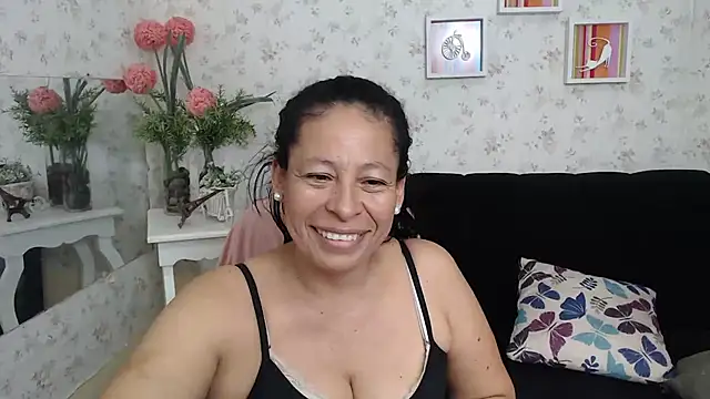 Snapshot of mature_martina chatting on 03-13-25, 10:21 mature martina online show from 03-13-25, 10:21