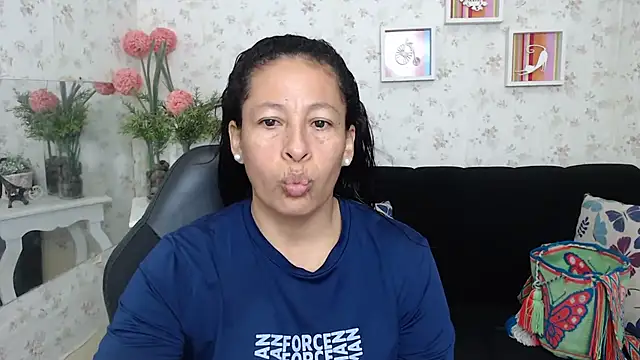 Snapshot of mature_martina chatting on 03-17-25, 12:04 mature martina online show from 03-17-25, 12:04
