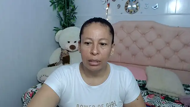 Snapshot of mature_martina chatting on 09-21-25, 06:09 mature martina online show from 09-21-25, 06:09