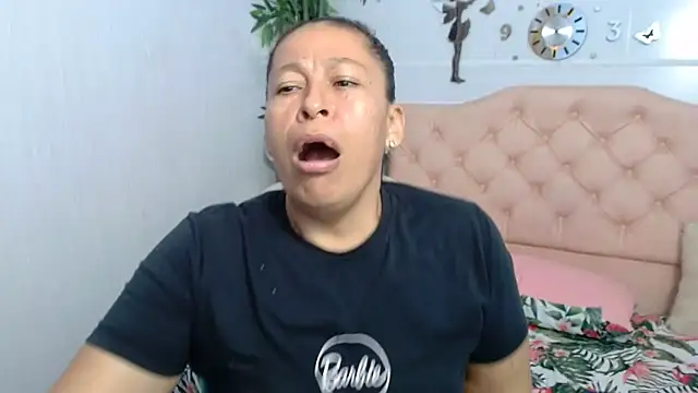 Snapshot of mature_martina chatting on 09-24-25, 10:35 mature martina online show from 09-24-25, 10:35