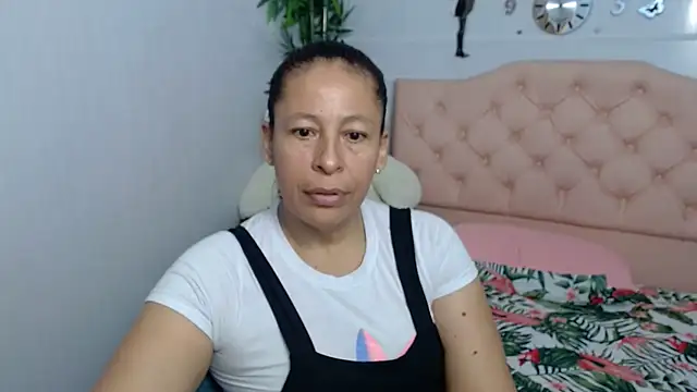 Snapshot of mature_martina chatting on 09-25-25, 11:08 mature martina online show from 09-25-25, 11:08