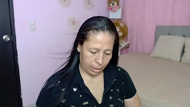 Snapshot of mature_martina chatting on 10-06-25, 10:18 mature martina online show from 10-06-25, 10:18