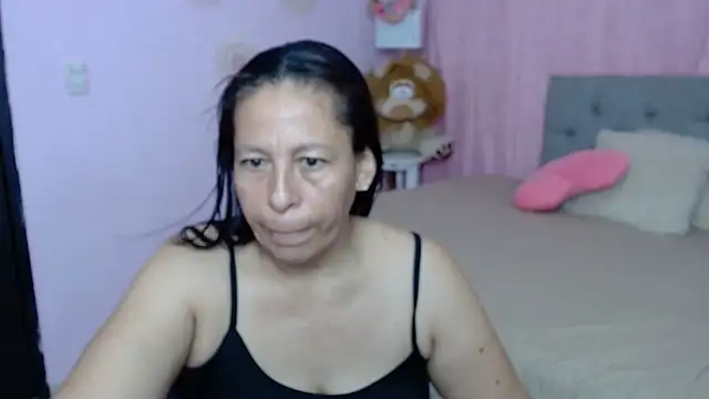 Snapshot of mature_martina chatting on 10-07-25, 10:29 mature martina online show from 10-07-25, 10:29