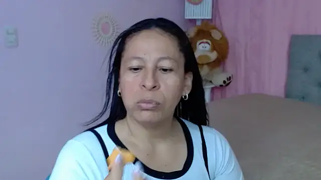 Snapshot of mature_martina chatting on 10-13-25, 07:47 mature martina online show from 10-13-25, 07:47