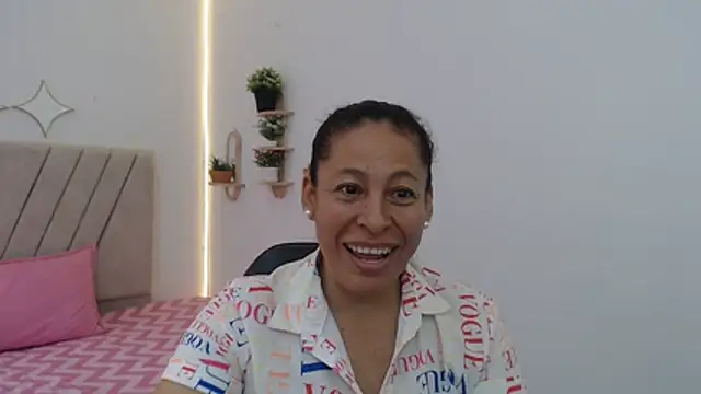 Snapshot of mature_martina chatting on 04-23-26, 08:11 mature martina online show from 04-23-26, 08:11