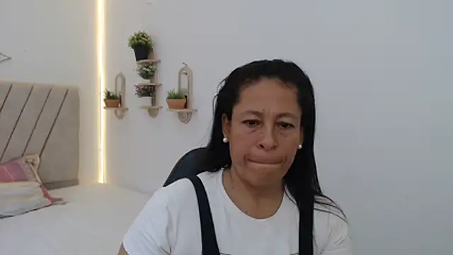 Snapshot of mature_martina chatting on 04-27-26, 08:07 mature martina online show from 04-27-26, 08:07