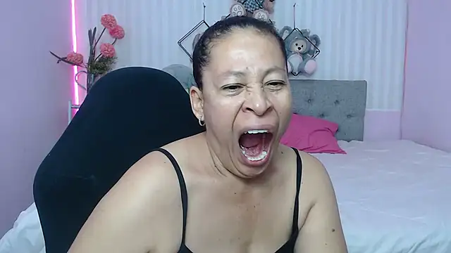 Snapshot of mature_martina chatting on 05-03-26, 11:05 mature martina online show from 05-03-26, 11:05