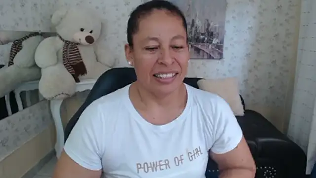 Snapshot of mature_martina chatting on 05-06-26, 07:41 mature martina online show from 05-06-26, 07:41