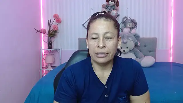 Snapshot of mature_martina chatting on 05-22-26, 10:37 mature martina online show from 05-22-26, 10:37