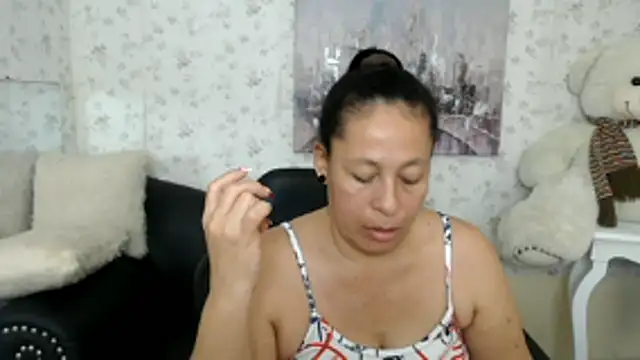 Snapshot of mature_martina chatting on 05-31-26, 06:09 mature martina online show from 05-31-26, 06:09