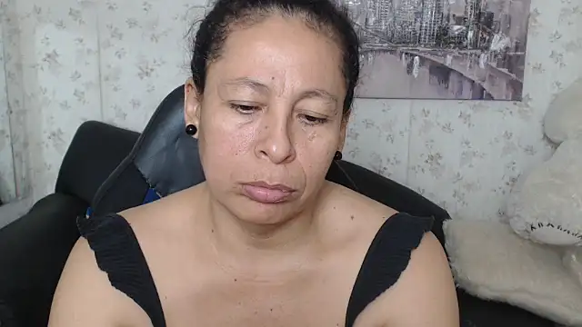 Snapshot of mature_martina chatting on 06-09-26, 09:21 mature martina online show from 06-09-26, 09:21