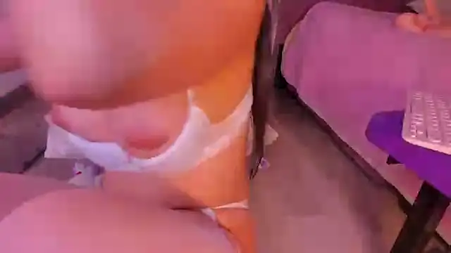 Snapshot of isa_red_hair chatting on 02-08-25, 11:22 isa red hair online show from 02-08-25, 11:22